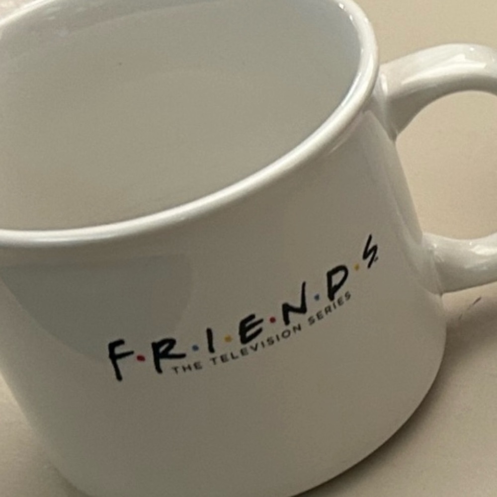 FriendsThemedMugs and TrivialPursuit Game-no flaws! Collectibles nothing missing